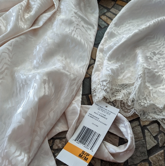 Night dress - Picture 2 of 5